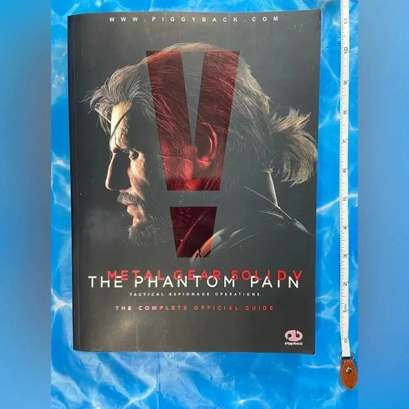 Metal Gear Solid V The Phantom  Pain - Game Guide w/ Map Poster - Picture 2 of 16